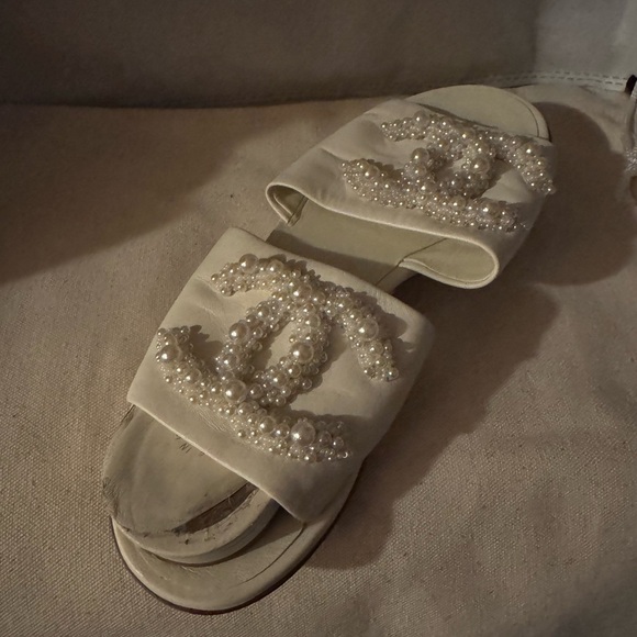 Chanel sandals with pearls - Picture 5 of 5